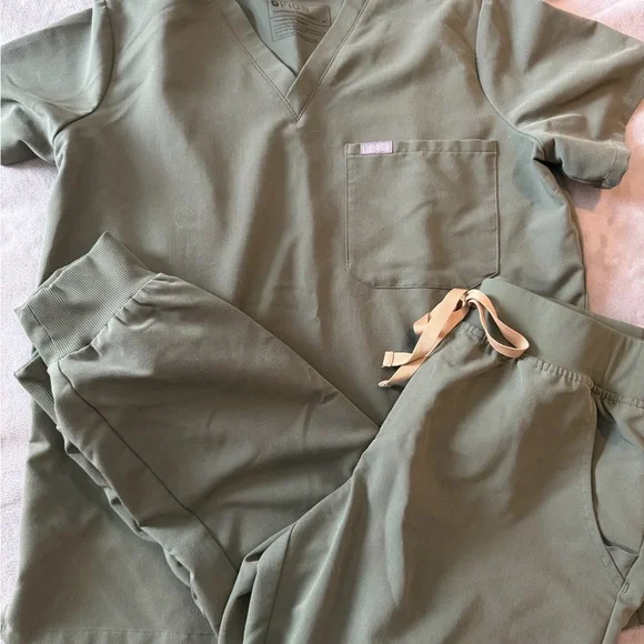 Figs Moss Figs Scrub set - Picture 1 of 5